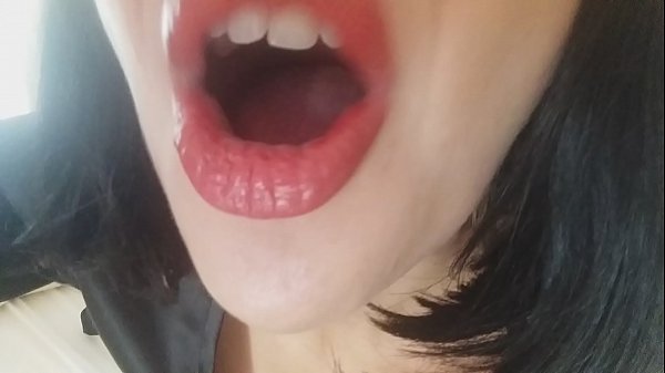 Cari, a to matrigna ùn ti lascia micca andà à a scola oghje... Aghju bisognu di tè troppu...